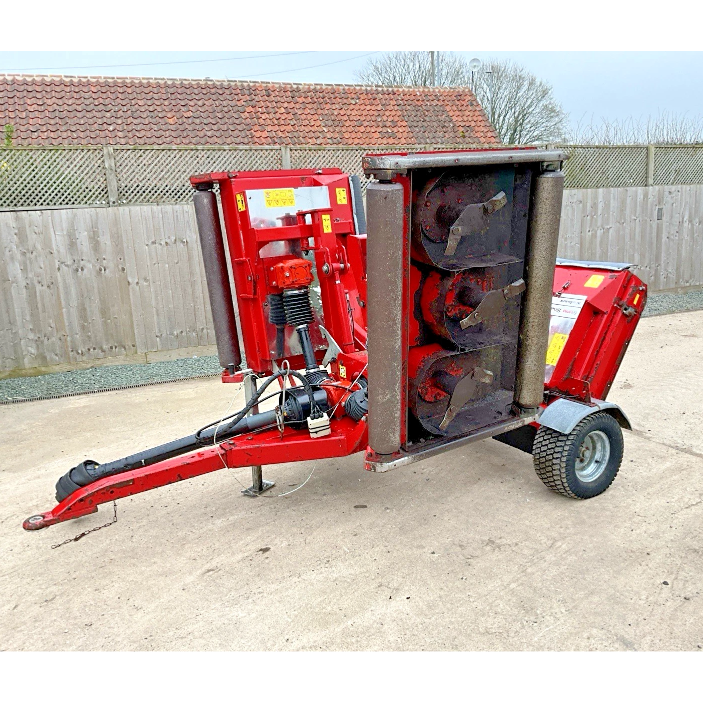 2014 TRIMAX SNAKE 320 3.2M WIDE AREA TRAILED BATWING ROLLER MOWER